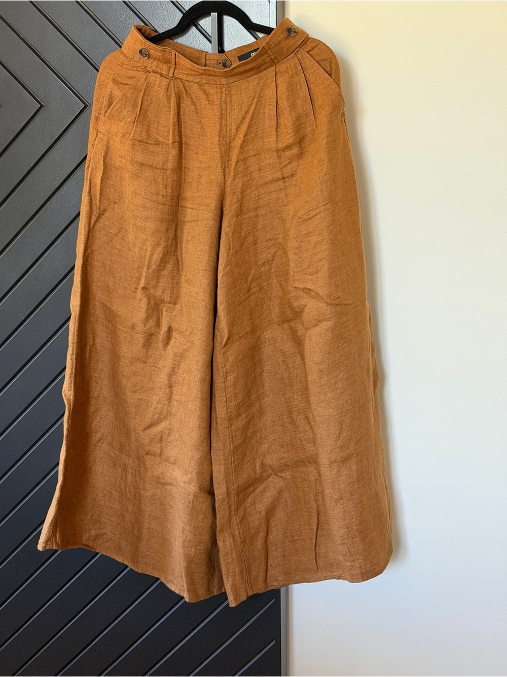 Banana Republic linen wide leg pants. Size 2P. Excellent condition!